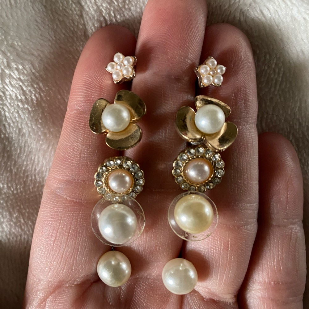 Set of pearl earrings